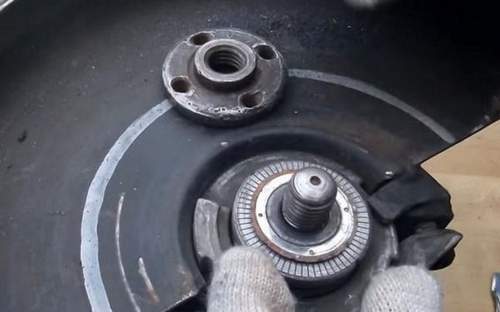 Do Not Unscrew Nut On Angle Grinder