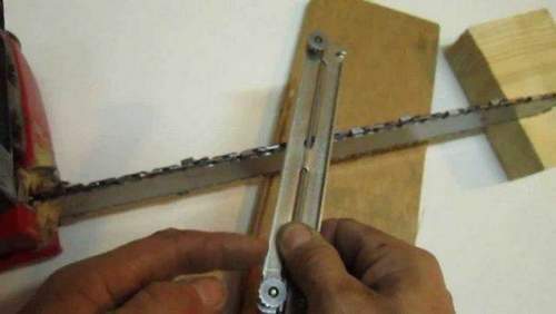 How to Make Hands Sharpening a Chain on a Saw
