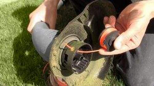 How to reel a line on a lawn mower