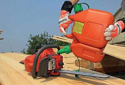 What gasoline does the Stihl chainsaw run on?