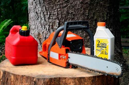 What Oil To Pour Into A Chainsaw For A Chain