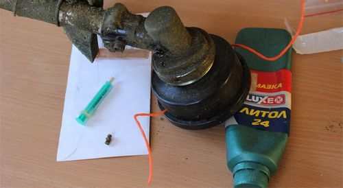 How To Remove The Gearbox From The Trimmer